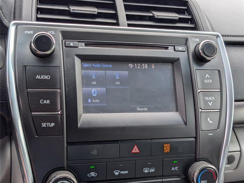 Used 2017 Toyota Camry LE FWD image 25
