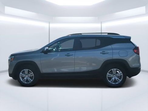 Used 2024 GMC Terrain SLE w/ Driver Convenience Package FWD image 6