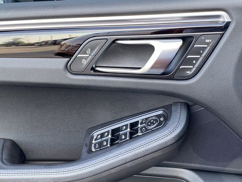Used 2022 Porsche Macan image 23