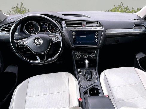 Used 2018 Volkswagen Tiguan SE w/ Panoramic Sunroof Package FWD image 7