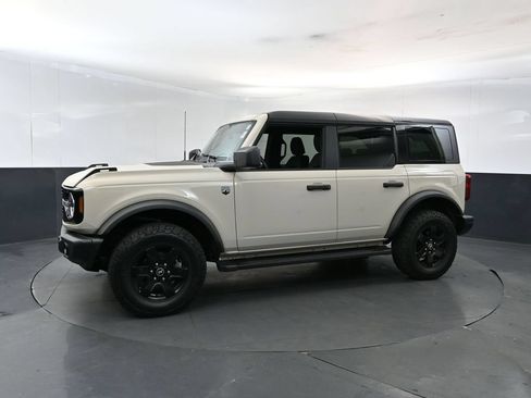Used 2025 Ford Bronco Big Bend w/ Black Diamond Package AWD/4WD image 2