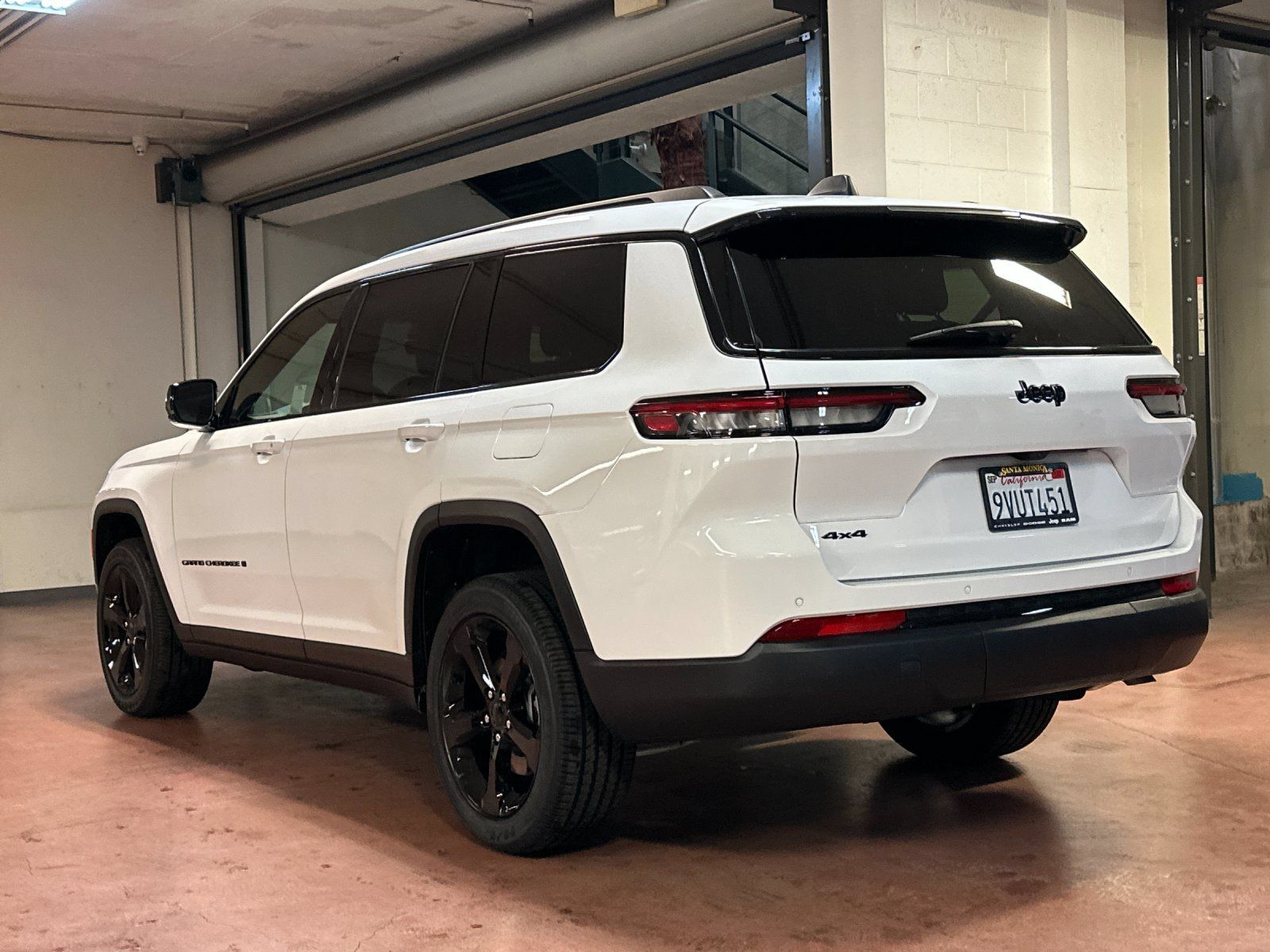 Used 2025 Jeep Grand Cherokee L Altitude AWD/4WD image 3