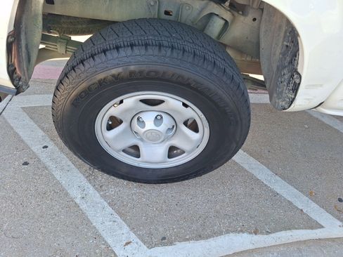 Used 2022 Toyota Tacoma SR image 11