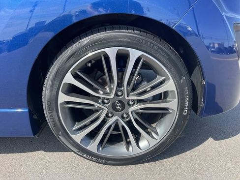 Used 2016 Hyundai Veloster Turbo w/ Option Group 04 FWD image 11