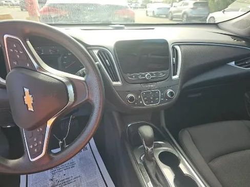 Used 2025 Chevrolet Malibu LT image 9