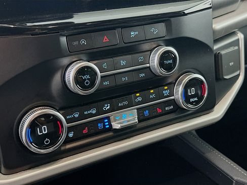 Used 2024 Ford Expedition XLT image 24