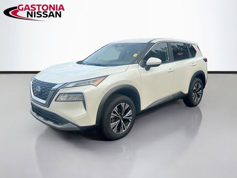 Used 2023 Nissan Rogue SV image 3