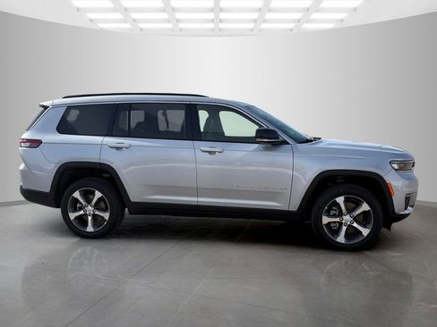 New 2025 Jeep Grand Cherokee L Limited AWD/4WD image 2