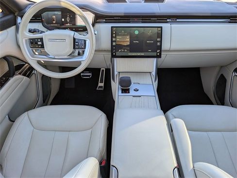 Used 2024 Land Rover Range Rover Long Wheelbase Autobiography image 9