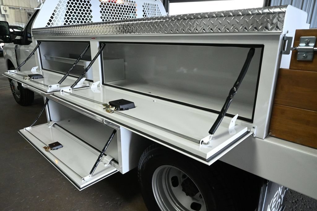 New 2026 Ford F350 XL w/ XL Chrome Package RWD image 21