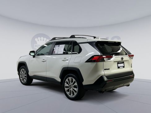 Used 2022 Toyota RAV4 XLE Premium image 10