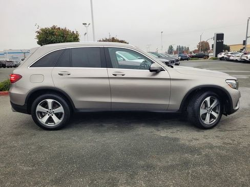 Used 2019 Mercedes-Benz GLC 300 4MATIC image 3
