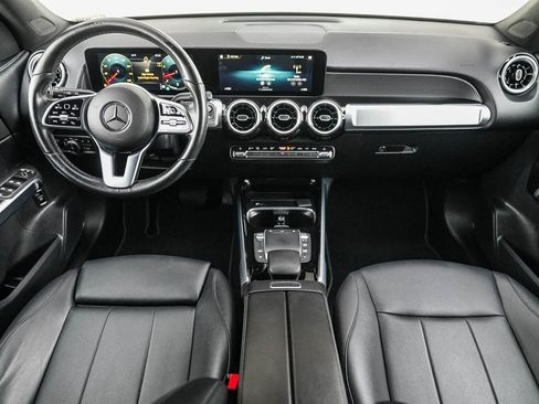 Used 2022 Mercedes-Benz GLB 250 w/ Premium Package Lite image 11