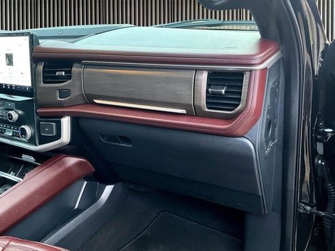 Used 2024 Ford Expedition Limited image 17