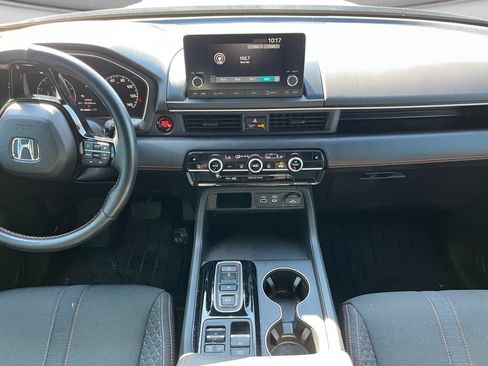 Used 2025 Honda Pilot Sport image 11