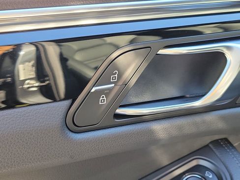 New 2026 Porsche Macan AWD/4WD image 25