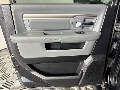 Used 2018 RAM 1500 SLT image 39