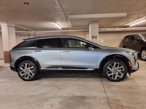 Used 2026 Cadillac Optiq Luxury 2 image 4