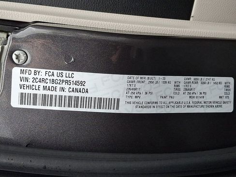 Used 2023 Chrysler Pacifica Touring-L FWD image 28