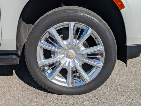 Used 2024 Chevrolet Suburban High Country image 11