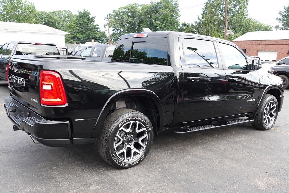 Used 2025 RAM 1500 Laramie AWD/4WD image 3