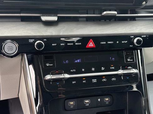 Used 2022 Kia Carnival EX FWD image 20