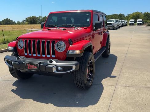 Used 2019 Jeep Wrangler Unlimited Sahara w/ Safety Group AWD/4WD image 3