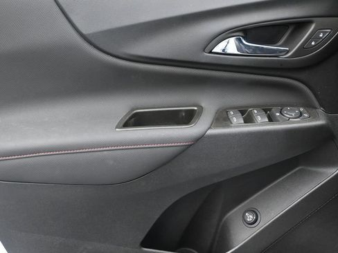 Used 2023 Chevrolet Equinox RS FWD image 11