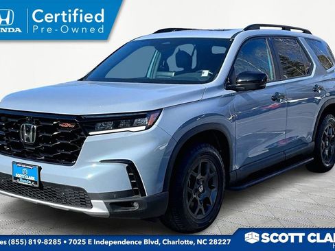 Certified 2024 Honda Pilot TrailSport image 3