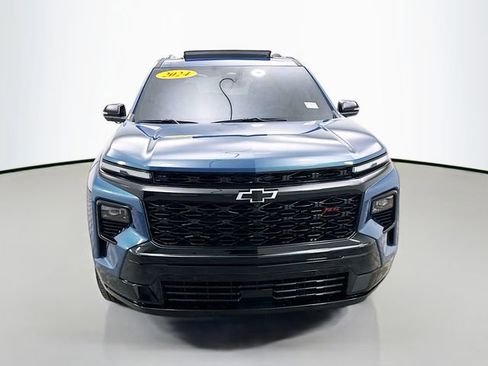 Used 2024 Chevrolet Traverse RS image 2