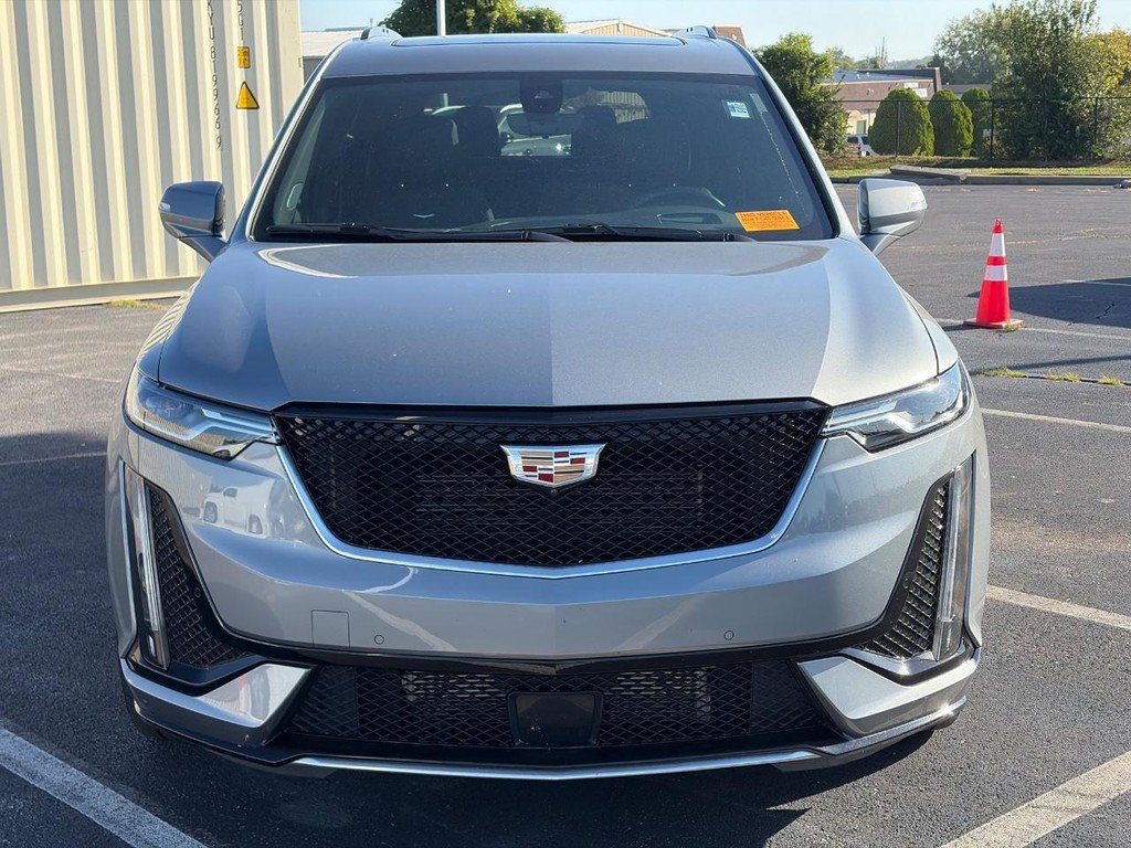 Used 2024 Cadillac XT6 Sport w/ Technology Package AWD/4WD image 2