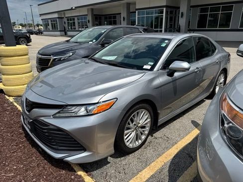 Used 2019 Toyota Camry XLE FWD image 1