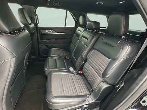 Used 2025 Ford Explorer ST-Line w/ ST-Line Street Pack AWD/4WD image 10
