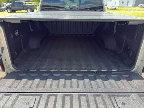 Used 2024 Chevrolet Colorado Z71 w/ Z71 Convenience Package 2 AWD/4WD image 10