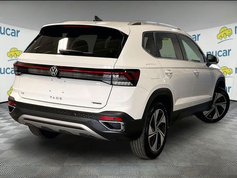 Used 2025 Volkswagen Taos SE AWD/4WD image 6