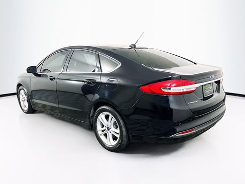Used 2018 Ford Fusion SE w/ Fusion SE Technology Package FWD image 5