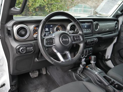 Used 2020 Jeep Wrangler Unlimited Sahara image 4