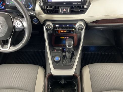 Used 2022 Toyota RAV4 Limited image 14