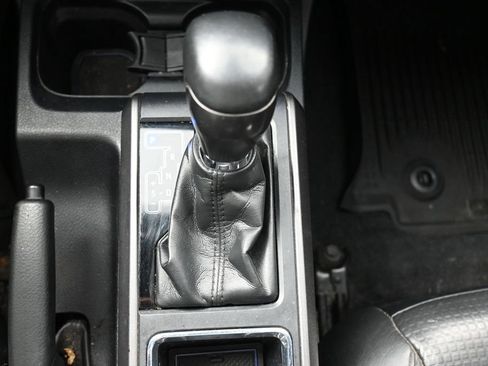 Used 2019 Toyota Tacoma TRD Sport AWD/4WD image 14