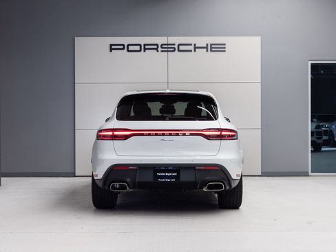Certified 2026 Porsche Macan AWD/4WD image 6