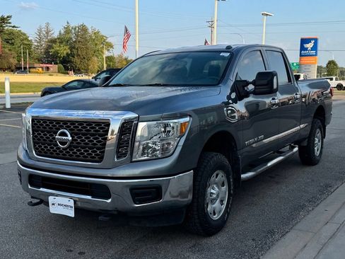 Used 2018 Nissan Titan SV AWD/4WD image 33