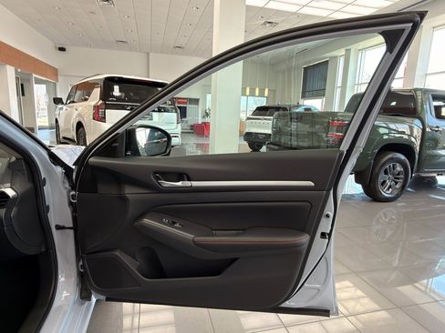 New 2026 Nissan Altima 2.5 SR image 17