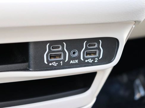 Used 2024 Chrysler Pacifica Touring-L FWD image 45