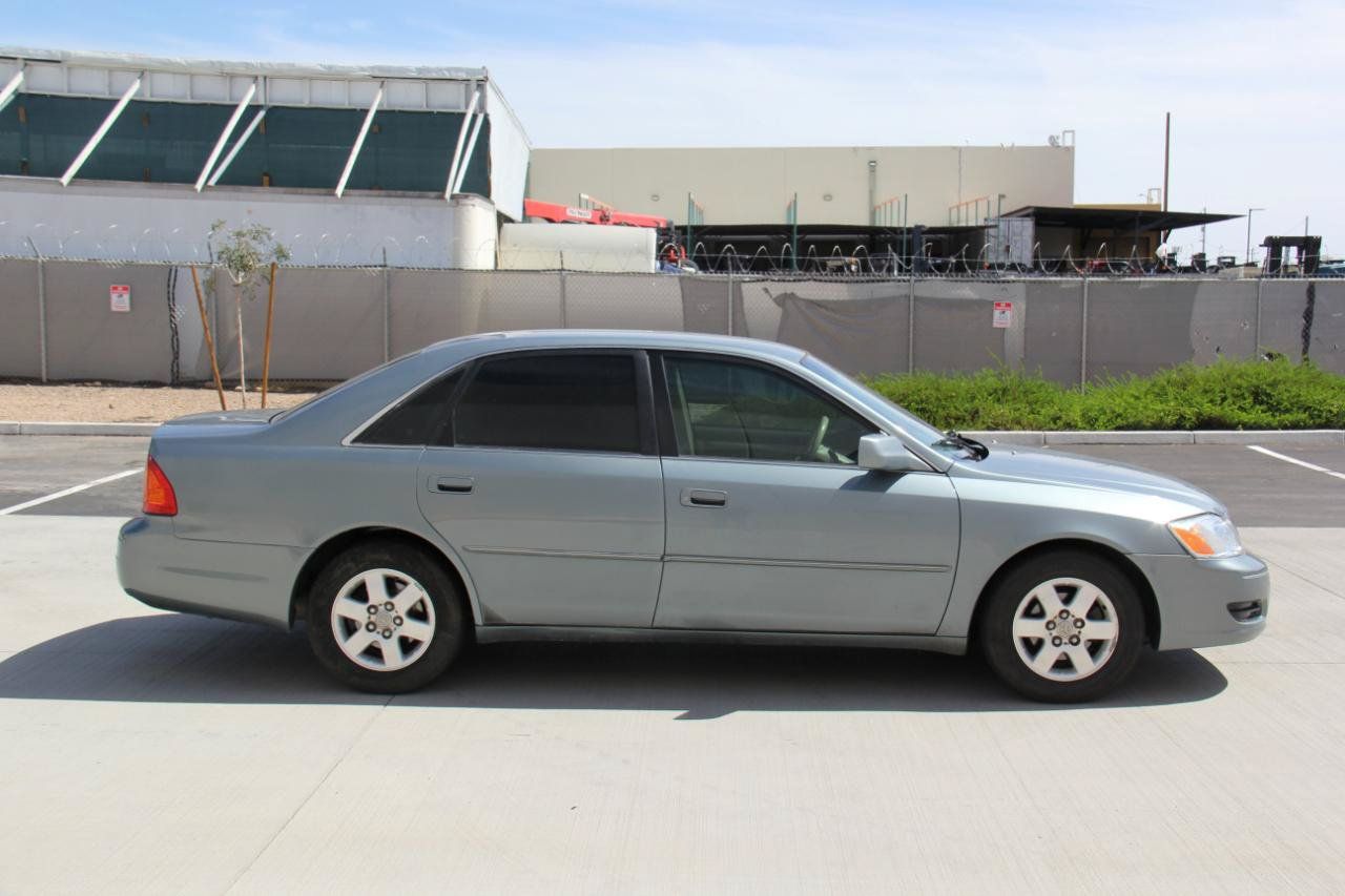 Used 2000 Toyota Avalon XL FWD image 4