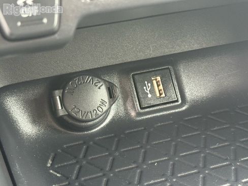 Used 2025 Toyota RAV4 XLE image 23