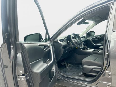 Used 2021 Toyota RAV4 LE FWD image 10