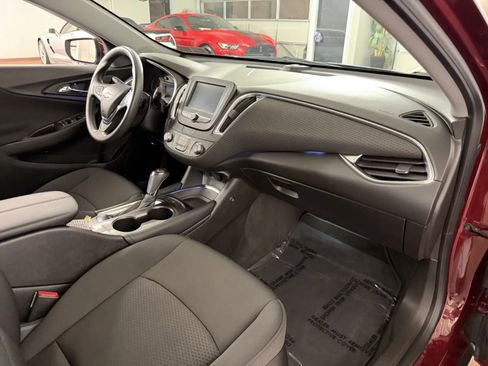Used 2016 Chevrolet Malibu LT FWD image 32