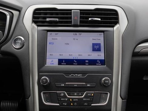 Used 2019 Ford Fusion SE image 25