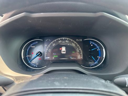 Used 2025 Toyota RAV4 XLE AWD/4WD image 15