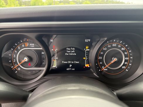 Used 2025 Jeep Gladiator Mojave AWD/4WD image 12